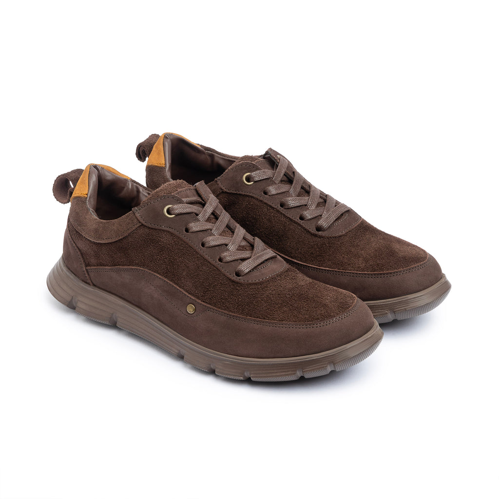 Comfortable, lightweight brown shoes \009